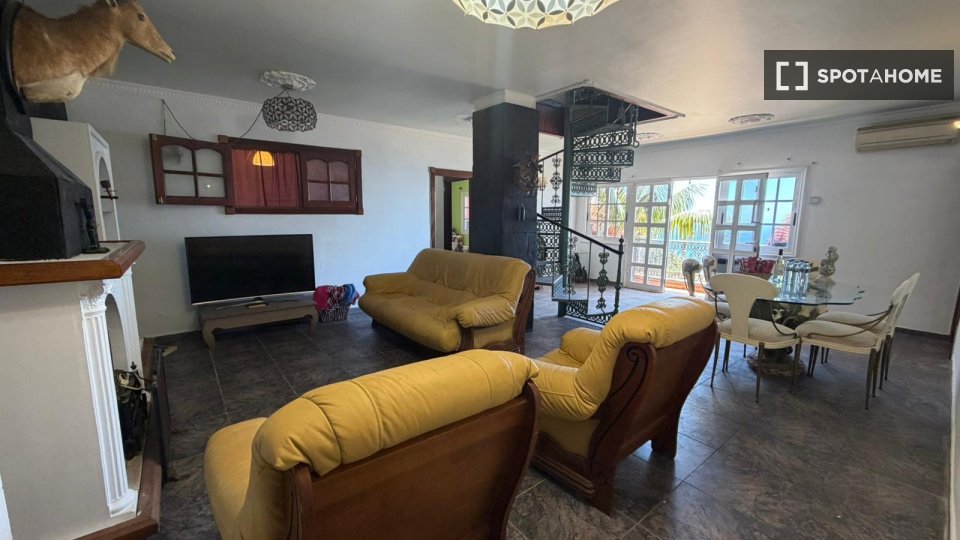 Apartment Santa_Cruz_De_Tenerife, 4 beds, 400m² — photo 14