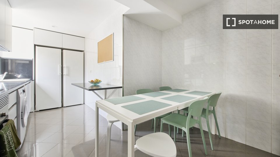 Double room Lisbon, 6 beds, 150m² — photo 13
