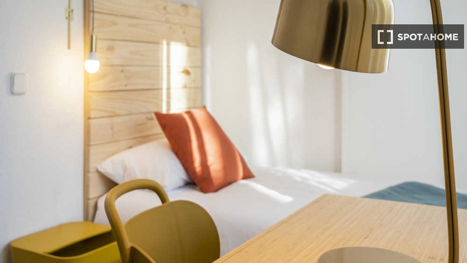 Double room Madrid, 16 beds — photo 44