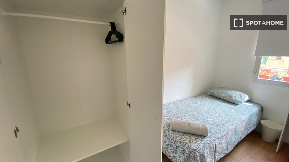Double room Madrid, 3 beds — photo 7