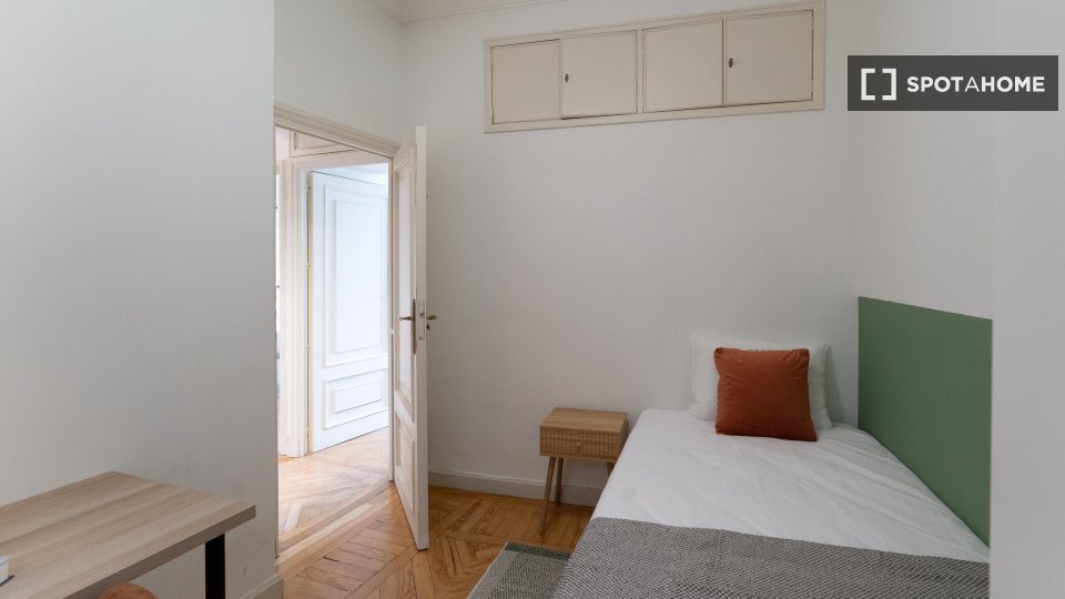 Double room Madrid, 6 beds — photo 3