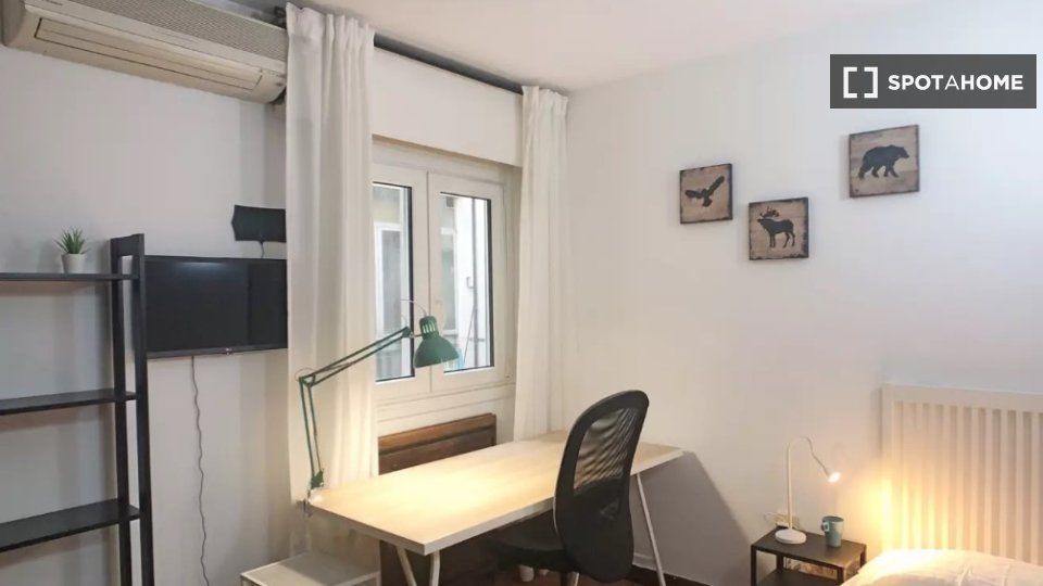Double room Madrid, 5 beds, 133m² — photo 52