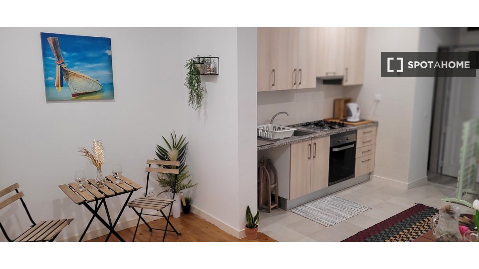 Apartment Lisbon, 2 beds, 80m² — photo 3