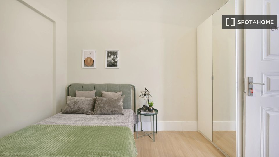 Double room Lisbon, 9 beds — photo 12