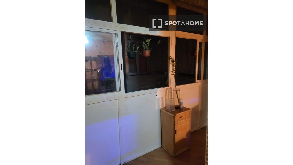 Double room Madrid, 3 beds, 65m² — photo 3