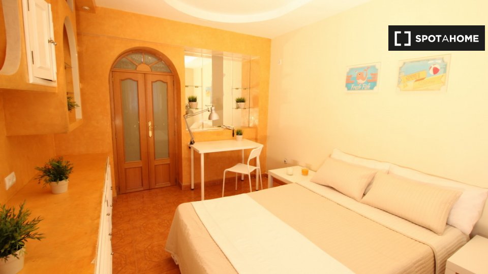 Double room Madrid, 4 beds — photo 3