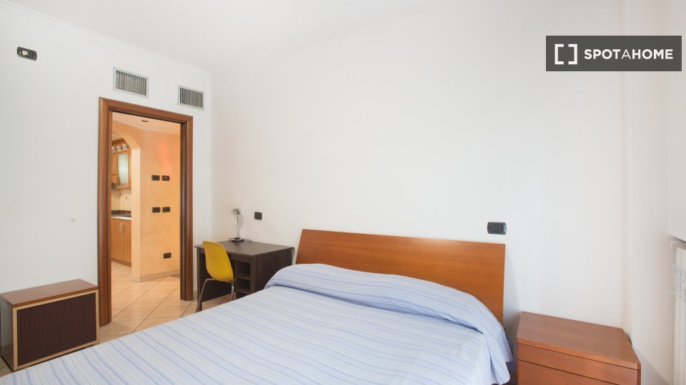 Double room Milan, 3 beds, 66m² — photo 14