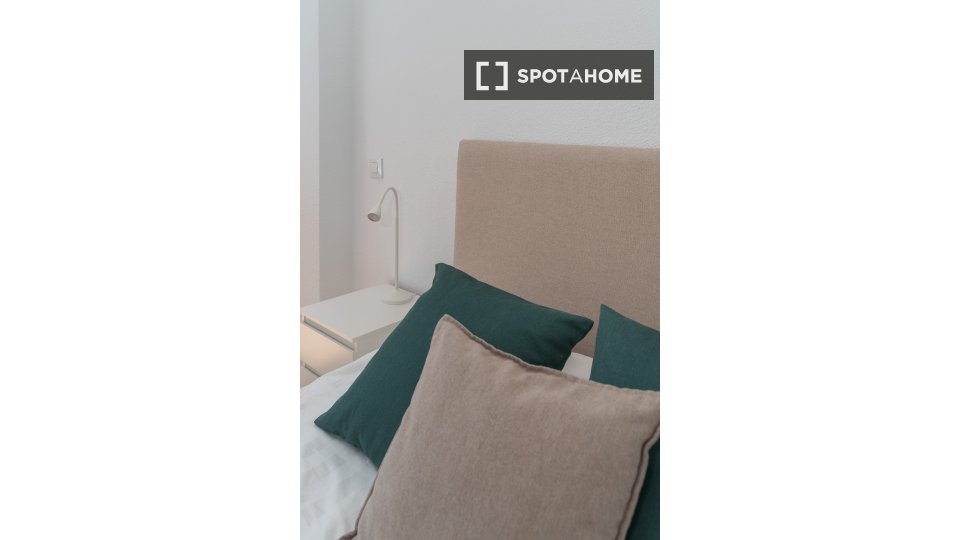Double room Madrid, 10 beds, 380m² — photo 8