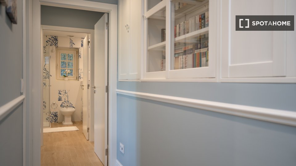 Apartment Lisbon, 2 beds, 85m² — photo 17