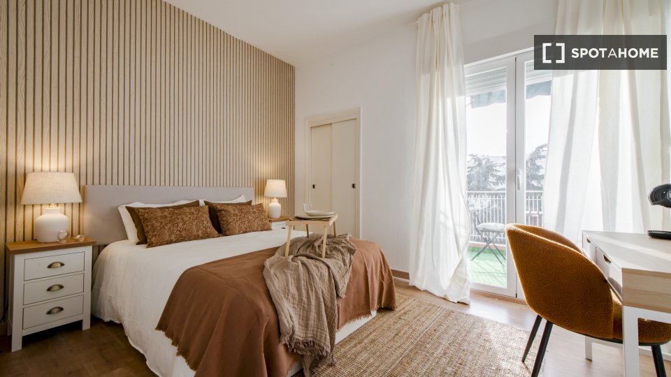 Double room Madrid, 8 beds, 150m² — photo 18
