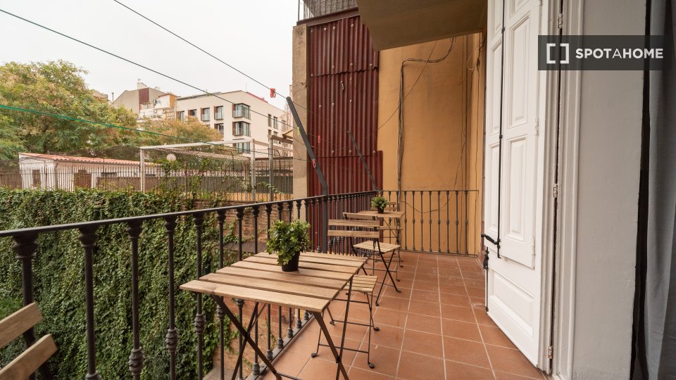 Double room Barcelona, 9 beds, 200m² — photo 1