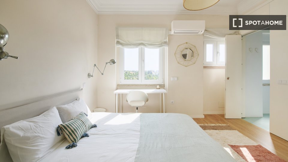 Double room Lisbon, 4 beds — photo 13