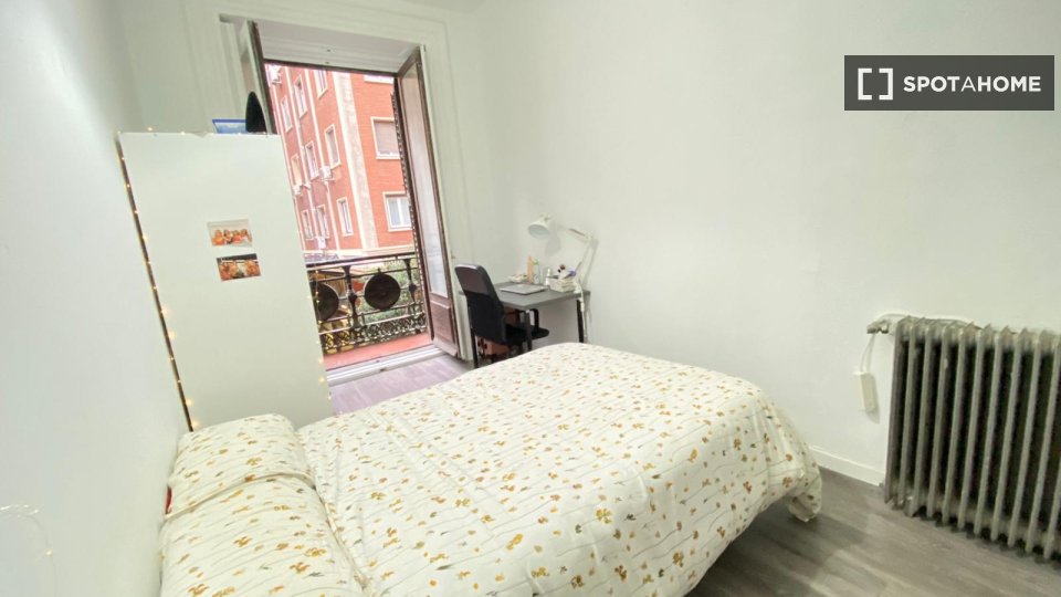 Double room Madrid, 10 beds — photo 14