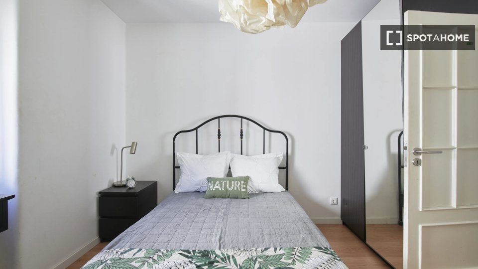 Double room Lisbon, 6 beds — photo 11