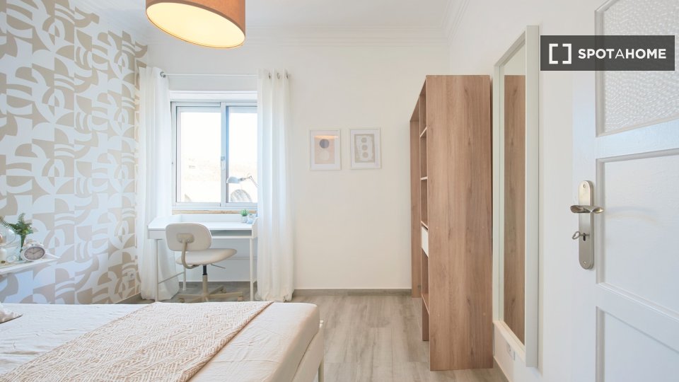Double room Lisbon, 4 beds — photo 40