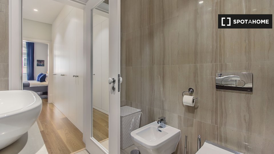 Apartment Lisbon, 2 beds, 95m² — photo 20