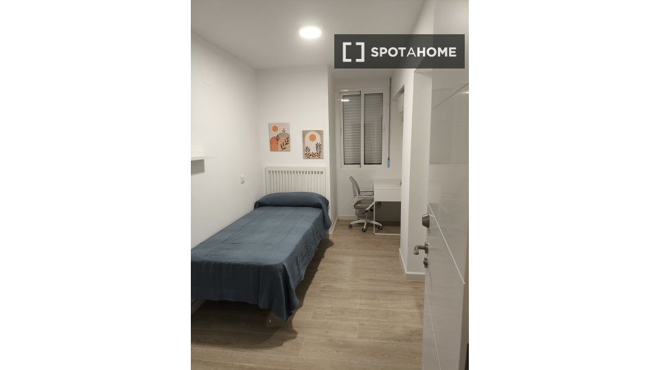 Habitación en piso compartido de 4 habitaciones en alquiler, San Rafael