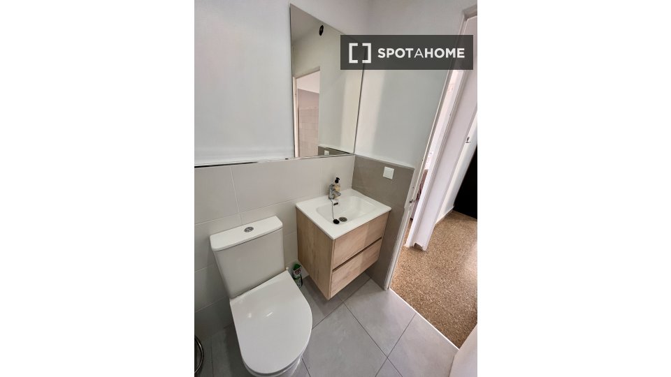 Double room Valencia, 2 beds, 85m² — photo 12