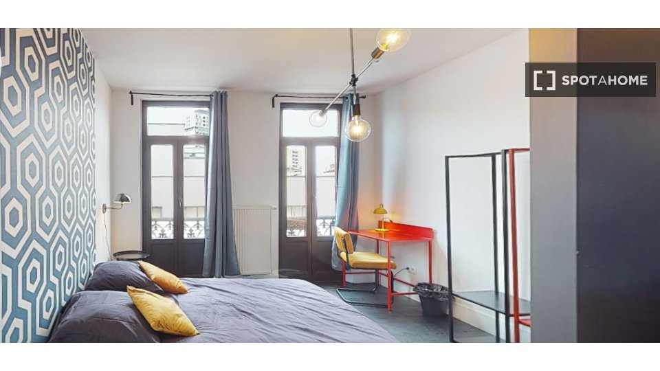 Double room Brussels, 1 bed, 17m² — photo 5