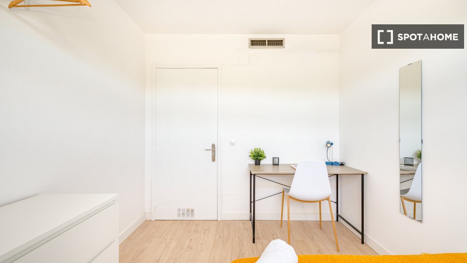 Double room Madrid, 17 beds — photo 9