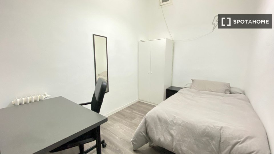 Double room Madrid, 10 beds — photo 17