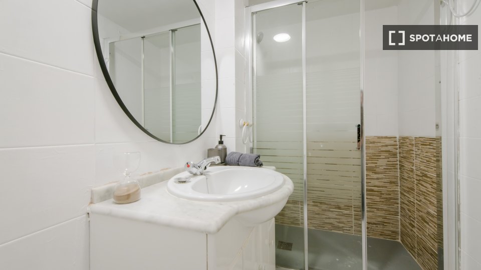 Double room Madrid, 5 beds — photo 39