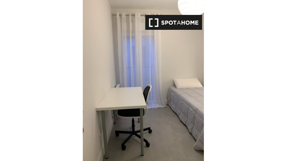 Double room Madrid, 5 beds — photo 4