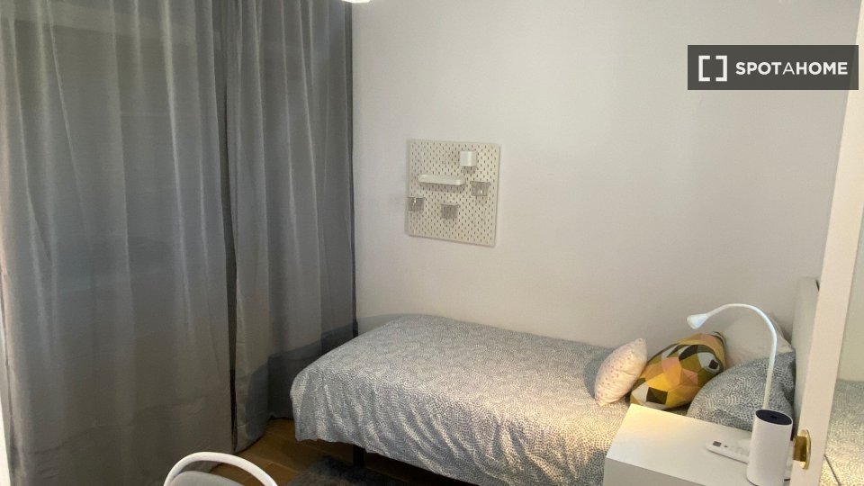Double room Madrid, 4 beds — photo 20