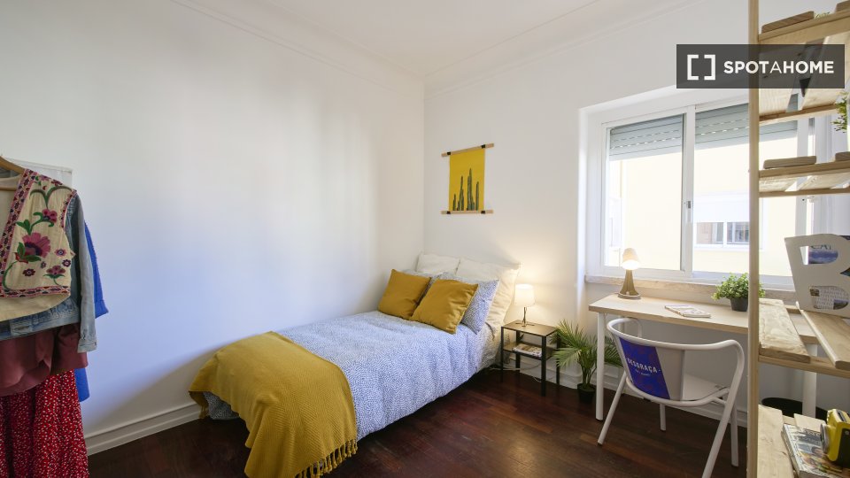 Double room Lisbon, 5 beds — photo 8