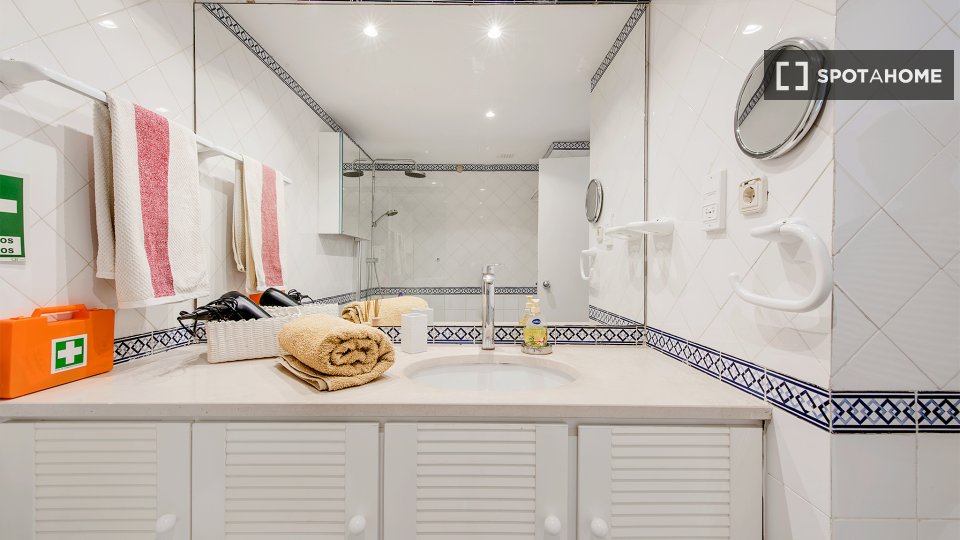 Apartment Lisbon, 1 bed — photo 9