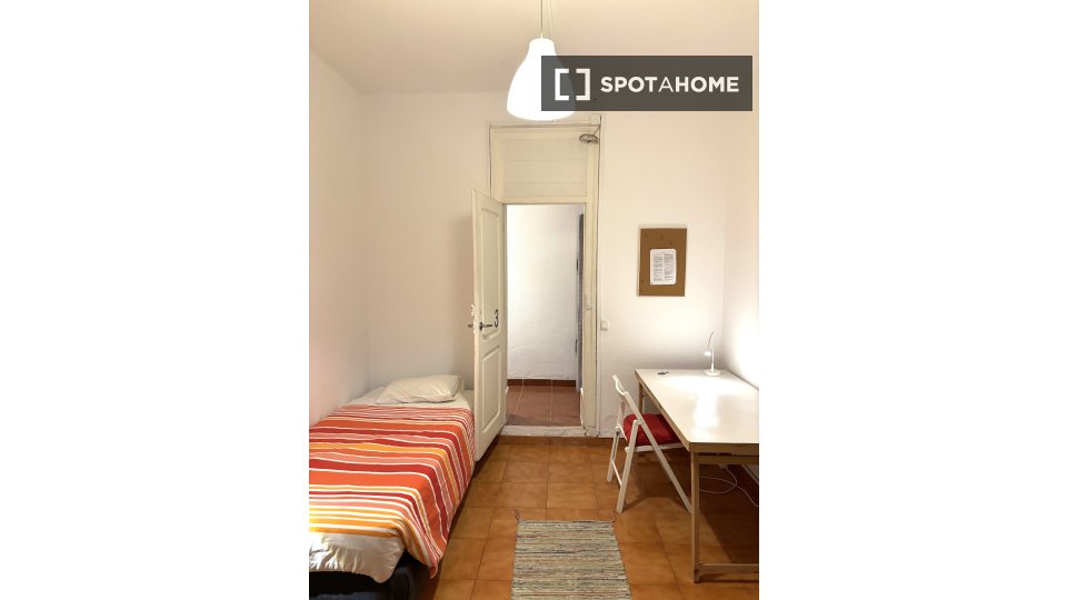 Double room Lisbon, 6 beds — photo 70
