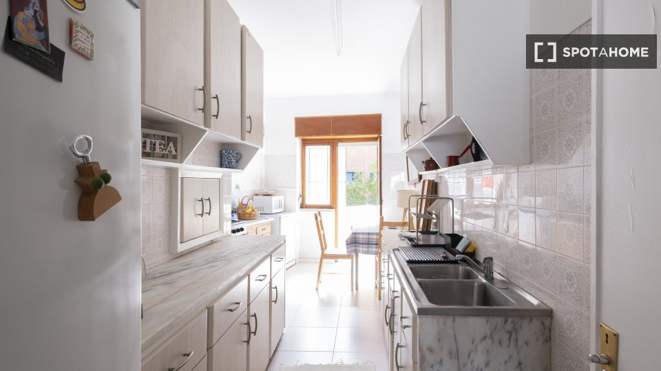 Double room Lisbon, 4 beds, 100m² — photo 24