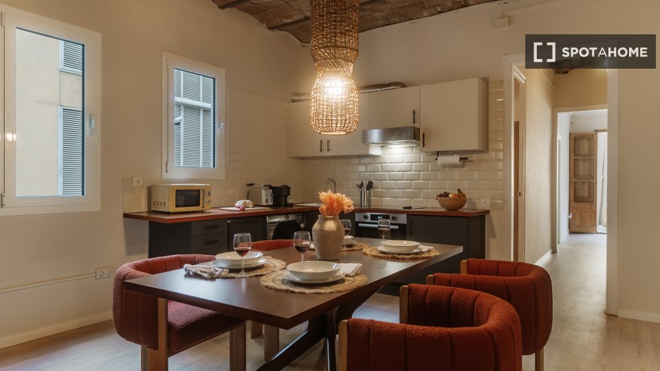 Double room Barcelona, 3 beds, 90m² — photo 17