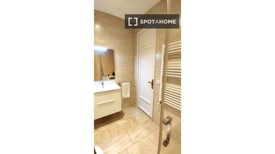 Double room Barcelona, 3 beds — photo 8