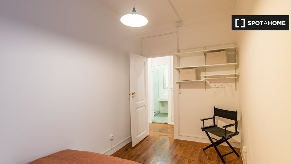 Double room Lisbon, 6 beds, 117m² — photo 2