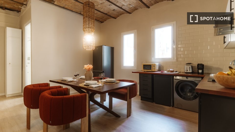 Double room Barcelona, 3 beds, 90m² — photo 7