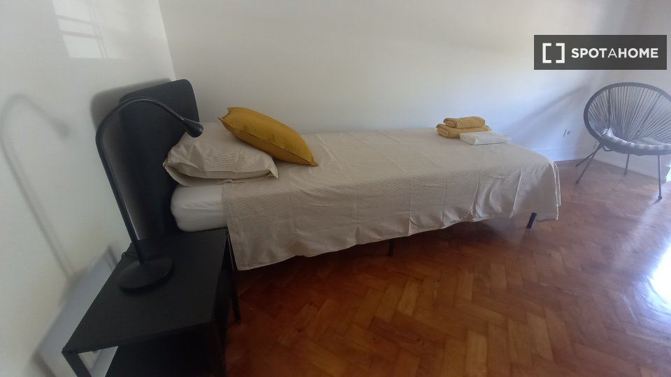 Double room Lisbon, 5 beds, 130m² — photo 3