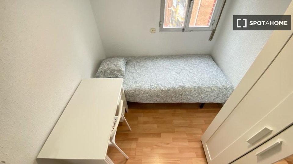 Double room Madrid, 4 beds — photo 7