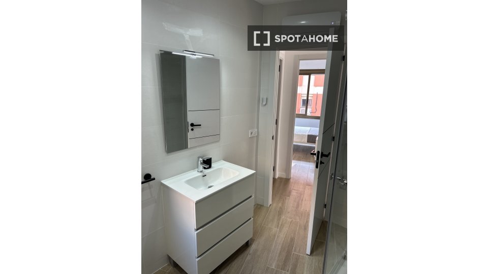 Double room Barcelona, 5 beds, 128m² — photo 16