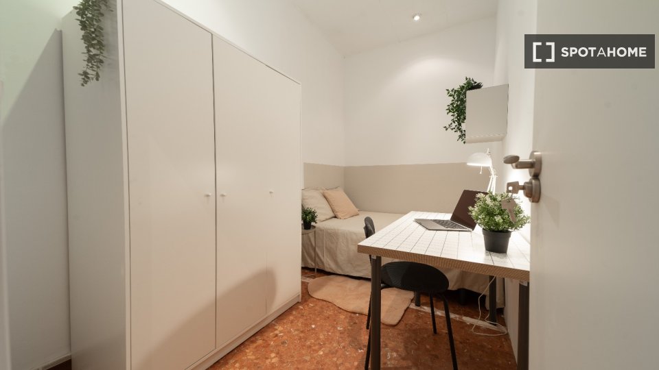 Double room Barcelona, 10 beds, 180m² — photo 14