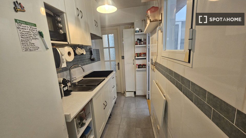 Double room Madrid, 3 beds, 75m² — photo 11