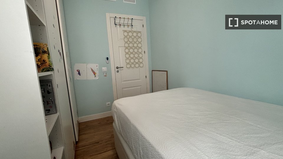 Double room Madrid, 3 beds, 95m² — photo 2