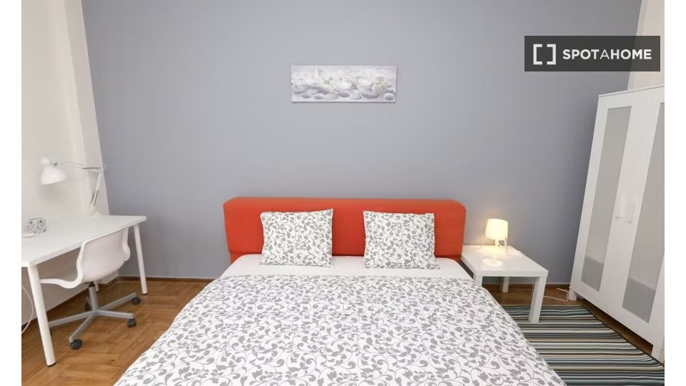 Double room Athens, 3 beds — photo 9