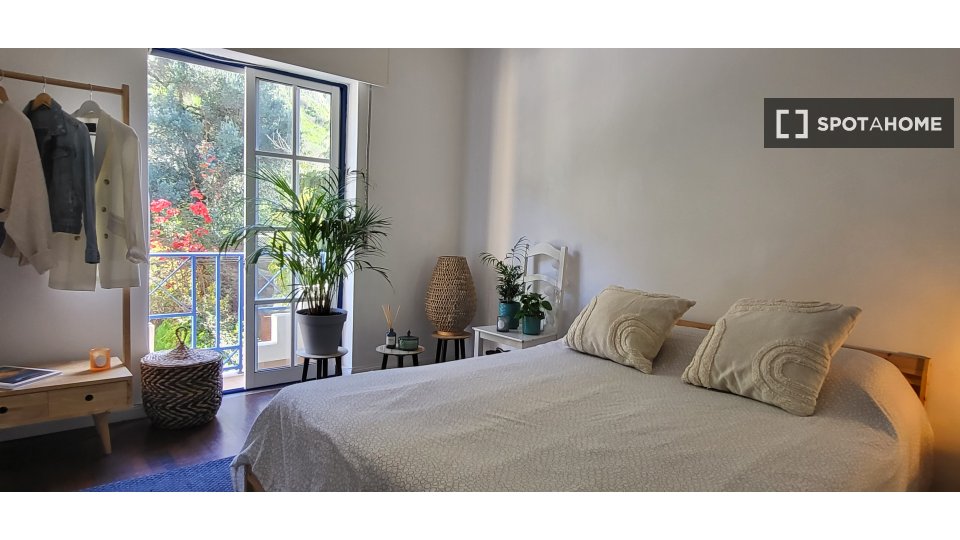 Double room Lisbon, 2 beds, 85m² — photo 1