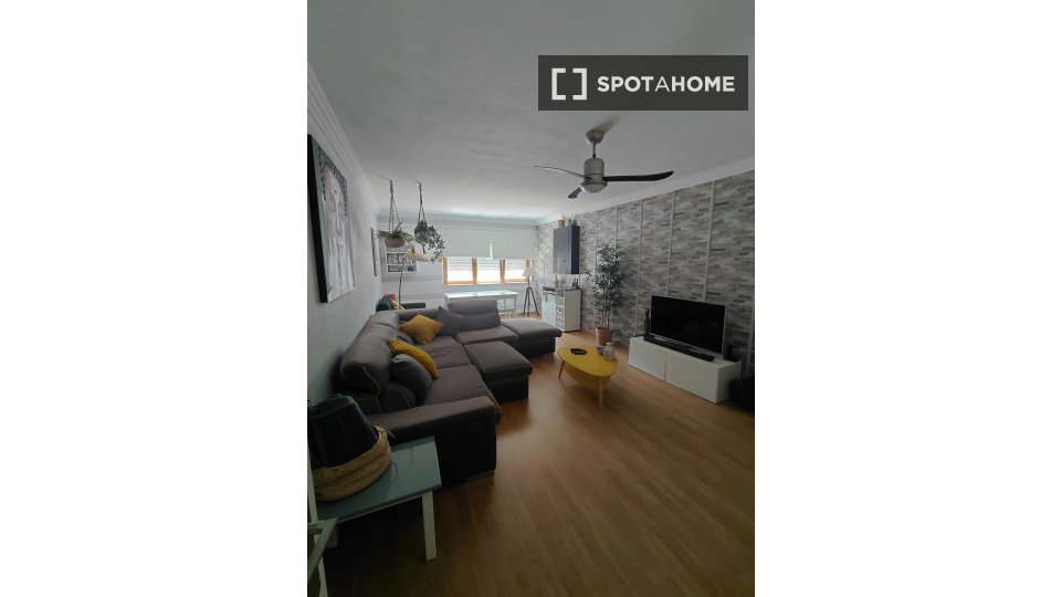 Double room Lisbon, 3 beds, 124m² — photo 8