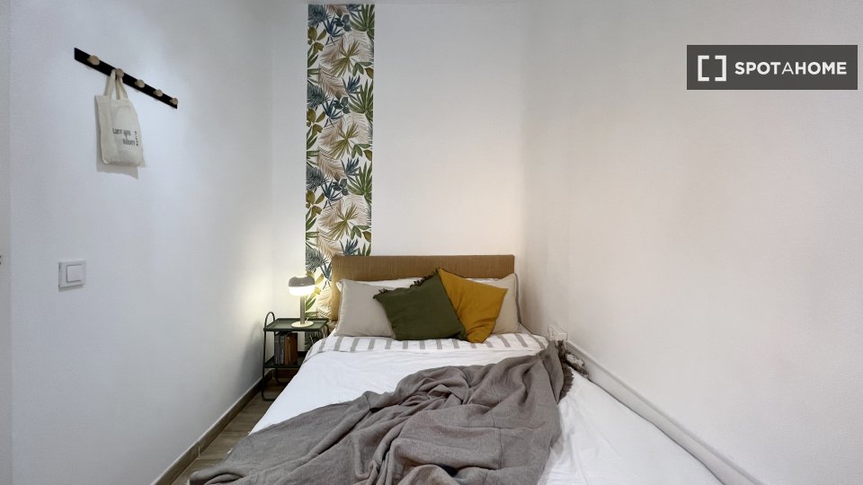 Double room Madrid, 3 beds — photo 7