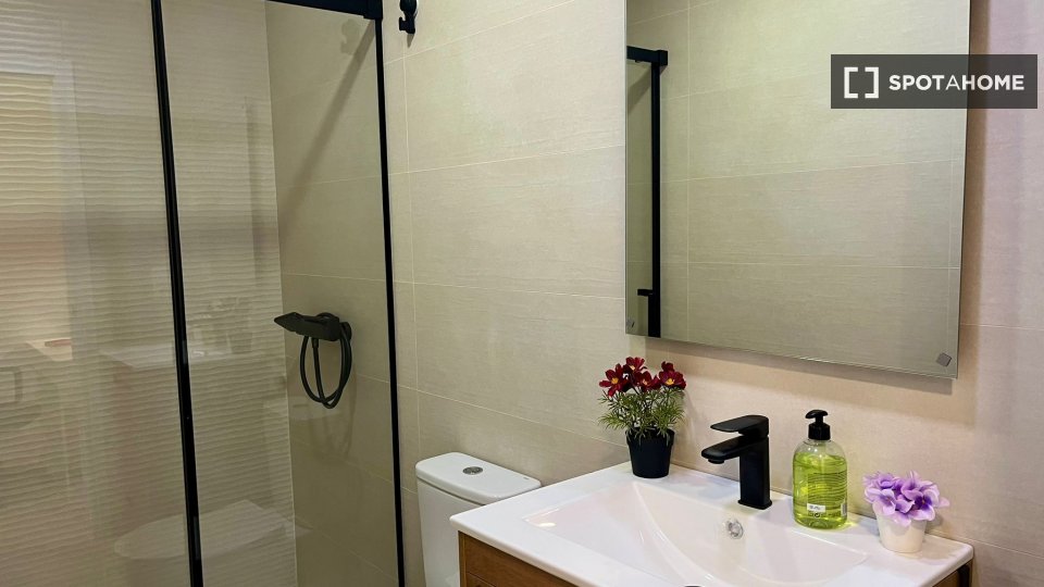 Double room Valencia, 3 beds, 17m² — photo 15