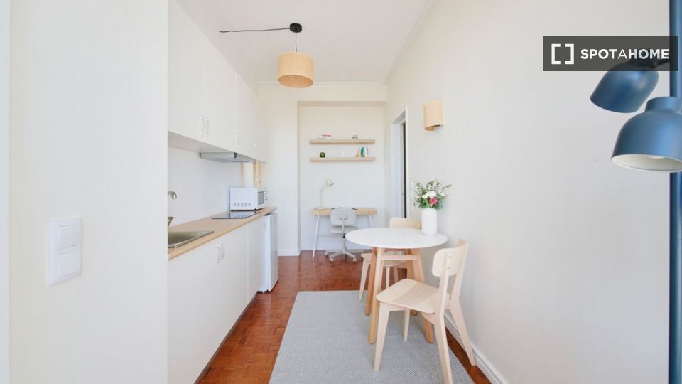 Apartment Lisbon, 1 bed — photo 2