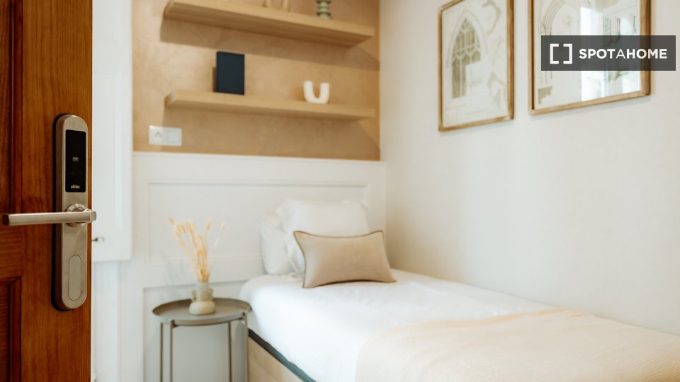 Double room Barcelona, 6 beds, 175m² — photo 11