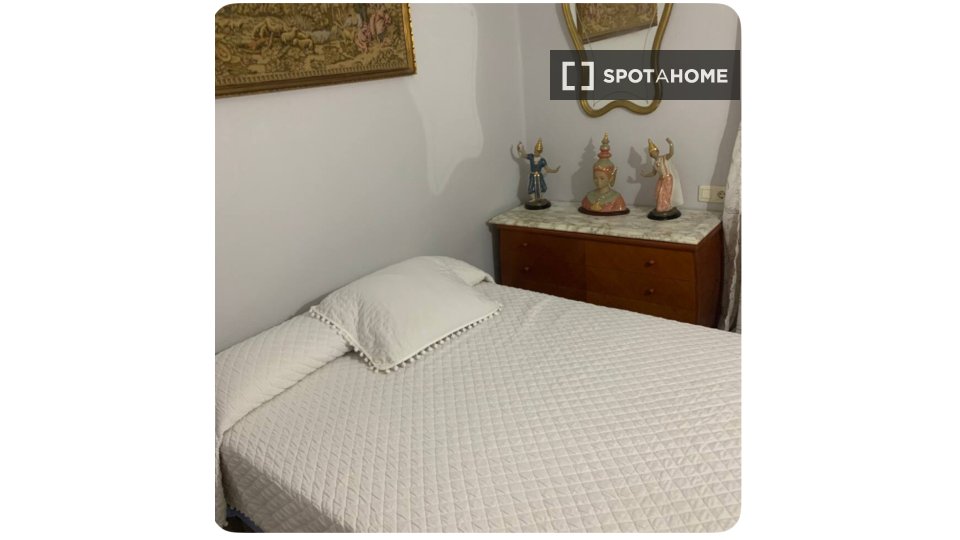 Double room Alicante, 2 beds, 68m² — photo 8